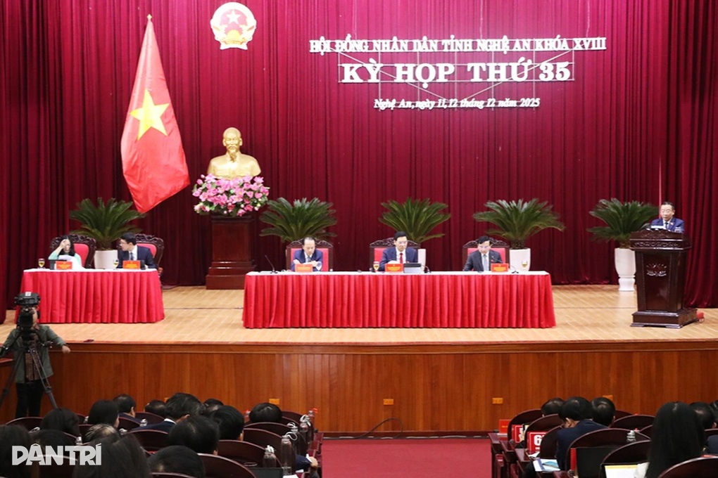 على الرغم من العواصف المتتالية، لا تزال مقاطعة نغي آن تحقق تحصيلاً مثيراً للإعجاب للإيرادات - 1 Bão chồng bão, Nghệ An vẫn thu ngân sách ấn tượng - 1