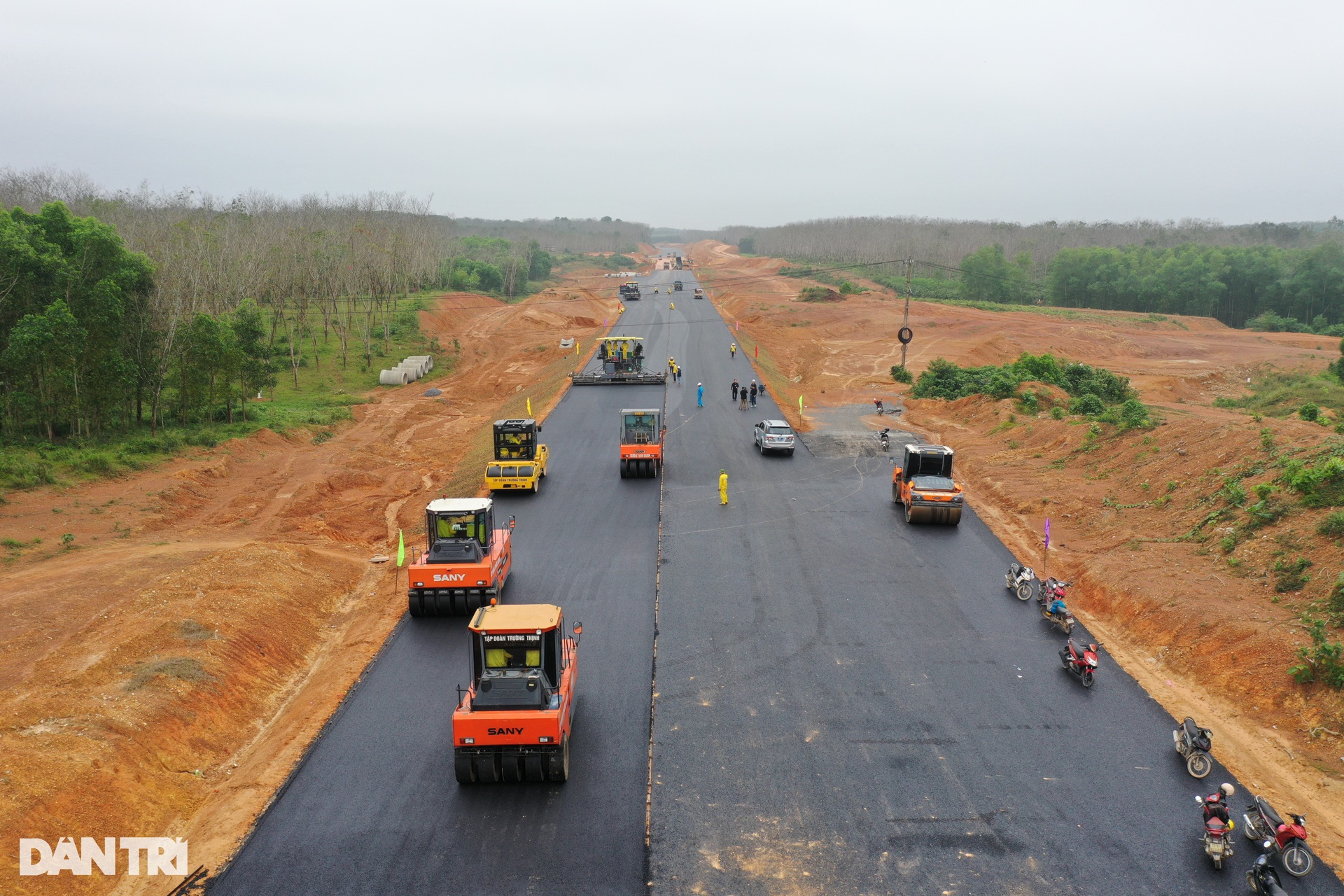 Lao động xuyên Tết trên đại công trường cao tốc Bắc - Nam - 1