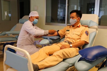 Hàng ngàn cán bộ, chiến sĩ Công an miền Tây hiến máu cứu người