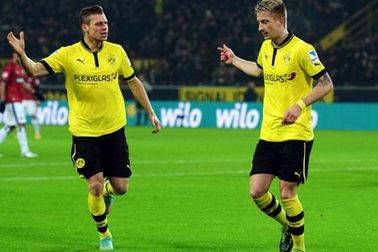 Marco Reus lập hattrick đẹp mắt, Dortmund trở lại vị trí thứ hai