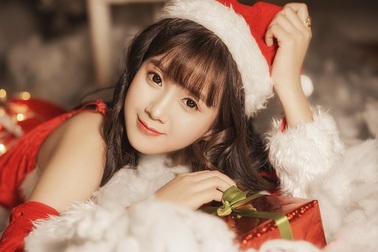 Thiếu nữ 20 tuổi nhìn như học sinh cấp 2 với đôi mắt to tròn "gây thương nhớ"