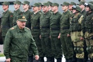 Belarus triển khai 1/3 quân đội, rải mìn dọc biên giới Ukraine