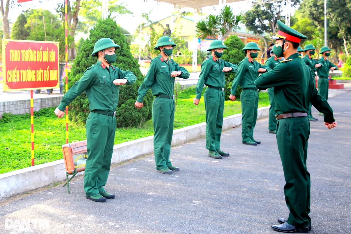 Cận cảnh cuộc sống trong quân ngũ của các tân binh - 1 Cận cảnh cuộc sống trong quân ngũ của các tân binh - 1