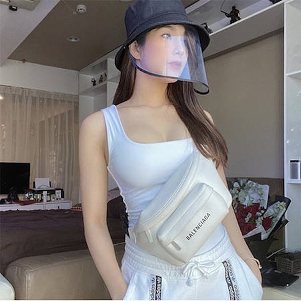 Hoàng Thùy khoe vòng eo nhỏ “con kiến” đầy quyến rũ - 4 Hoàng Thùy khoe vòng eo nhỏ “con kiến” đầy quyến rũ - 4