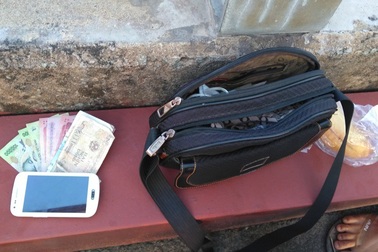 Một phụ nữ bán vé số nhảy cầu Rạch Miễu tự tử