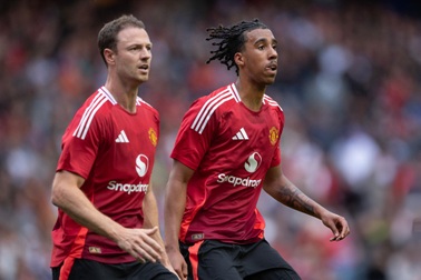 Leny Yoro ra mắt ấn tượng trong chiến thắng của Man Utd