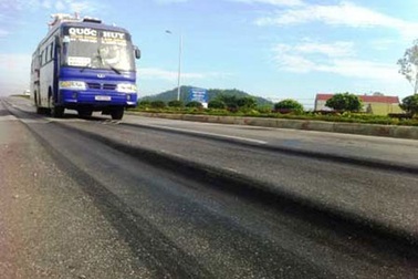 Bộ trưởng Thăng yêu cầu xử lý vệt lún bánh xe trên quốc lộ 1A