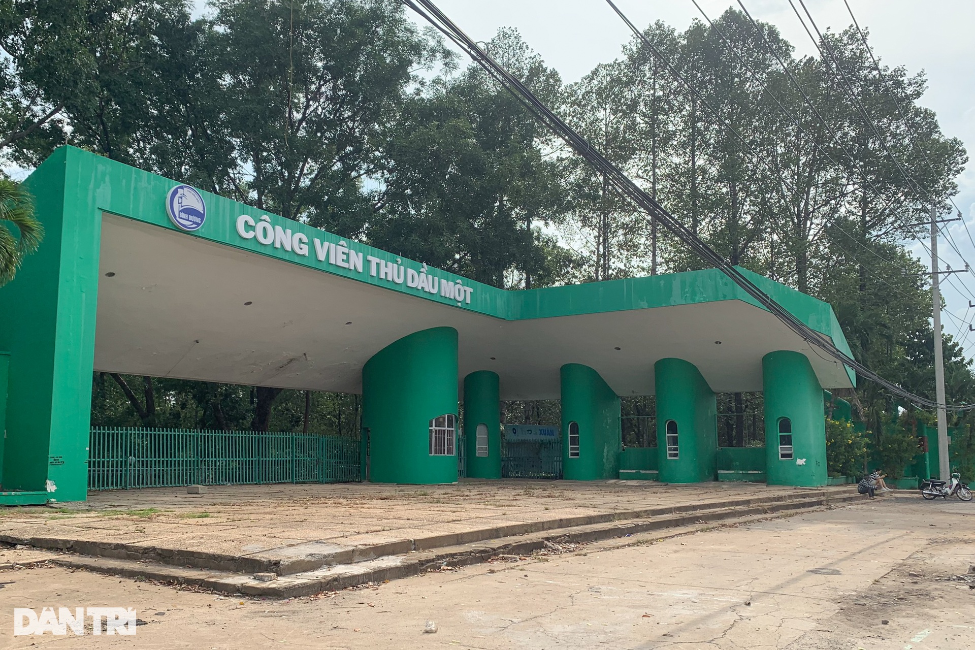 Cảnh hoang tàn, nhếch nhác ở công viên lớn nhất Bình Dương - 3 Cảnh hoang tàn, nhếch nhác ở công viên lớn nhất Bình Dương - 3