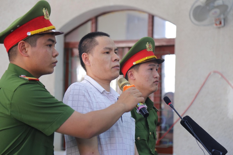 Xử vụ mẹ nữ sinh giao gà: Con gái bị bắt cóc vì mẹ mua bán ma túy không sòng phẳng? - 1 Xử vụ mẹ nữ sinh giao gà: Con gái bị bắt cóc vì mẹ mua bán ma túy không sòng phẳng? - 1