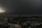 Mưa đen xuất hiện ở Iran sau các cuộc không kích của Israel
