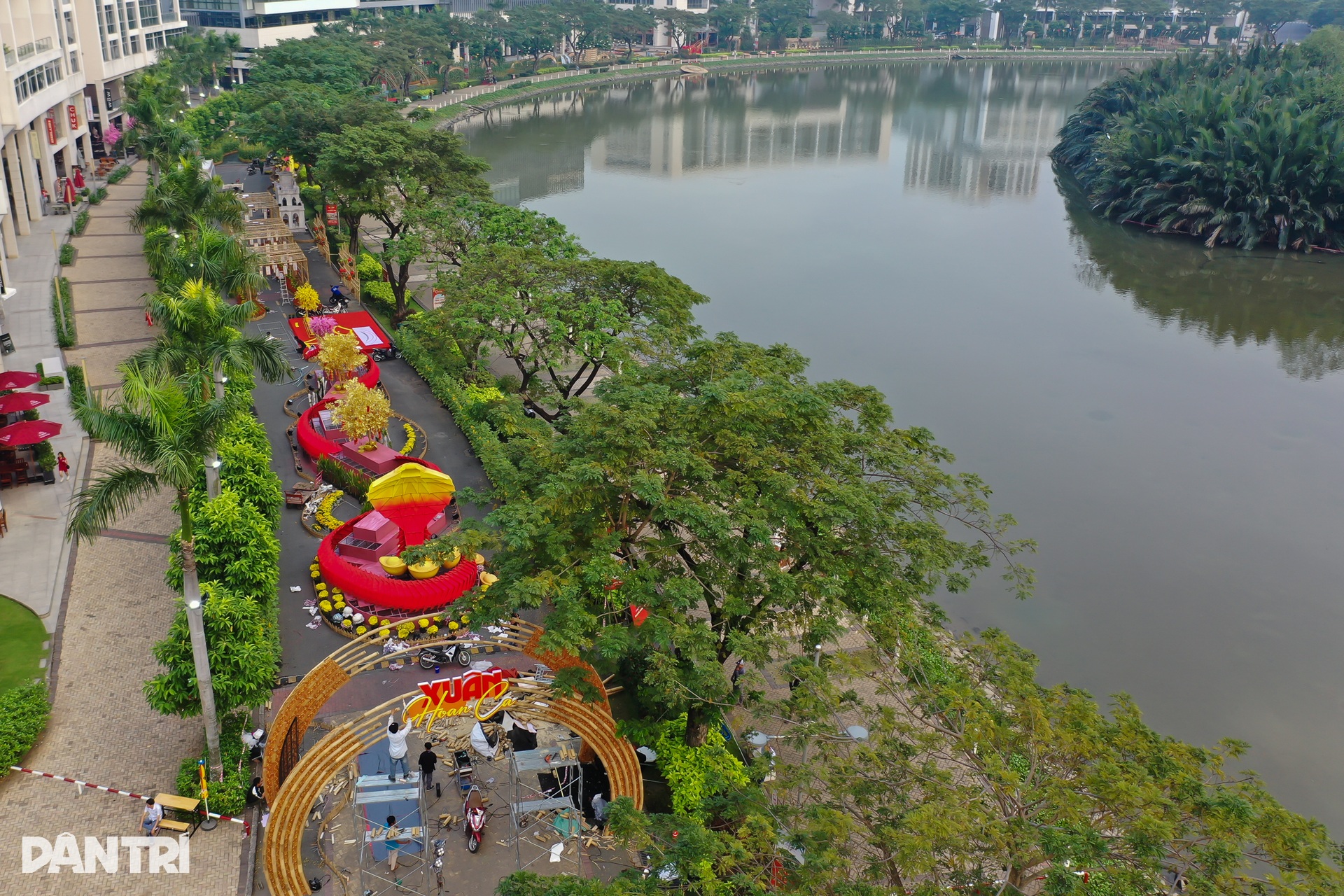 Ngắm linh vật kiểu xếp giấy ở đường hoa xuân khu nhà giàu Phú Mỹ Hưng - 14 Ngắm linh vật kiểu xếp giấy ở đường hoa xuân khu nhà giàu Phú Mỹ Hưng - 14