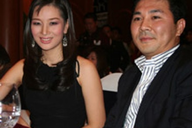 Hoa khôi Thu Hương mua tặng chồng bộ vest trị giá 2.500USD! 