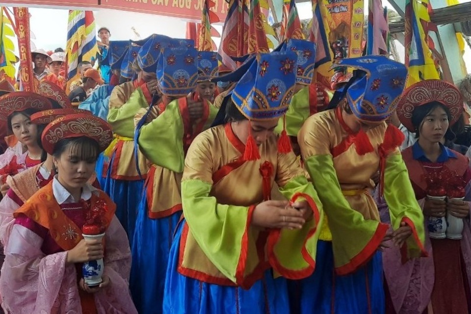 Lễ hội Nghinh Ông cầu mong sóng yên biển lặng, bội thu cá, tôm - 2 Lễ hội Nghinh Ông cầu mong sóng yên biển lặng, bội thu cá, tôm - 2