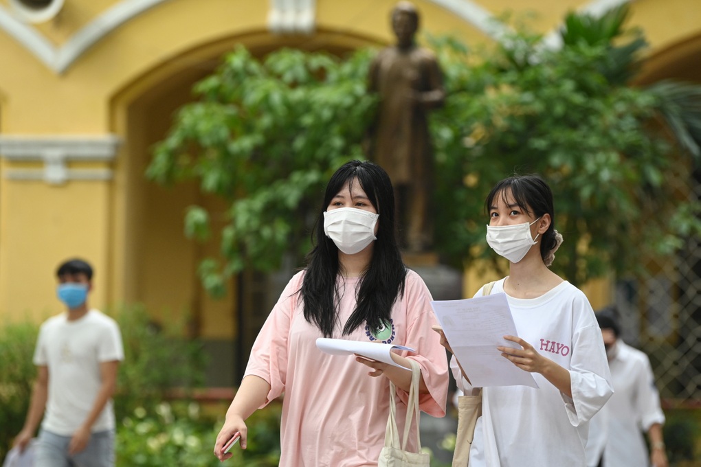 Nên bỏ môn thi thứ 4 vào lớp 10 hoặc để học sinh tự chọn môn thi? - 2 Nên bỏ môn thi thứ 4 vào lớp 10 hoặc để học sinh tự chọn môn thi? - 2