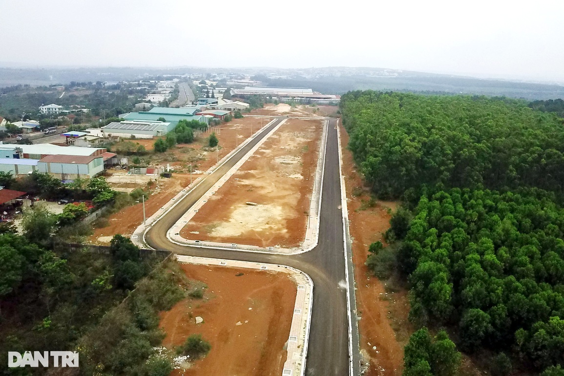Giá đất đấu giá cao 4 lần mức khởi điểm, địa phương căng mình với sốt đất - 1