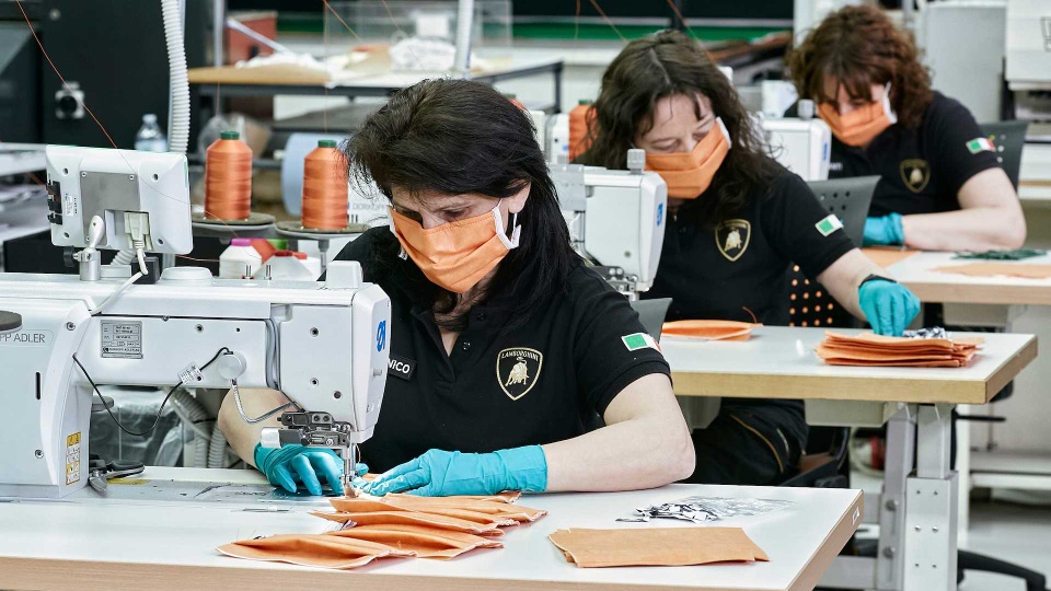 Hãng siêu xe Lamborghini “lấn sân”sản xuất khẩu trang, tấm chắn bảo hộ - 1 Hãng siêu xe Lamborghini “lấn sân”sản xuất khẩu trang, tấm chắn bảo hộ - 1