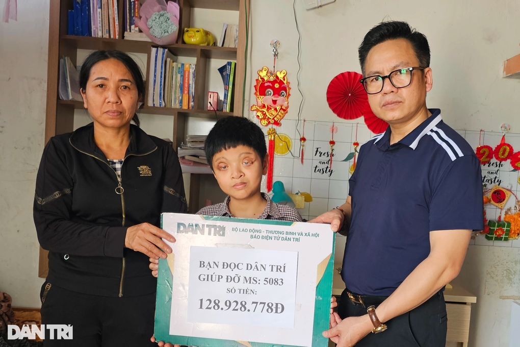 Nhờ độc giả Dân trí, con trai tôi có thêm cơ hội cứu chữa đôi mắt - 1 Nhờ độc giả Dân trí, con trai tôi có thêm cơ hội cứu chữa đôi mắt - 1