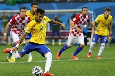 Bản quyền bóng đá: Xu thế nhà đài thích “cơm” hơn “phở” 