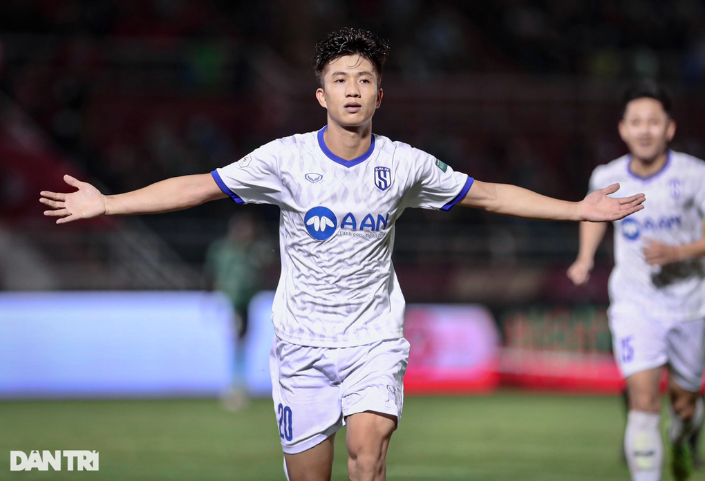 Phan Văn Đức bất ngờ chia tay SL Nghệ An, cập bến tân binh V-League - 1 Phan Văn Đức bất ngờ chia tay SL Nghệ An, cập bến tân binh V-League - 1
