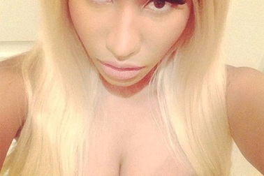 Nữ giám khảo “Thần tượng âm nhạc Mỹ” liên tục tự tung ảnh gợi cảm