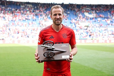 Harry Kane lập kỷ lục trong ngày Bayern Munich giành chiến thắng đậm