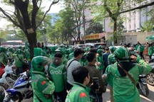 Xe công nghệ: Người dùng hết thời hưởng giá rẻ, tài xế ngao ngán thở dài