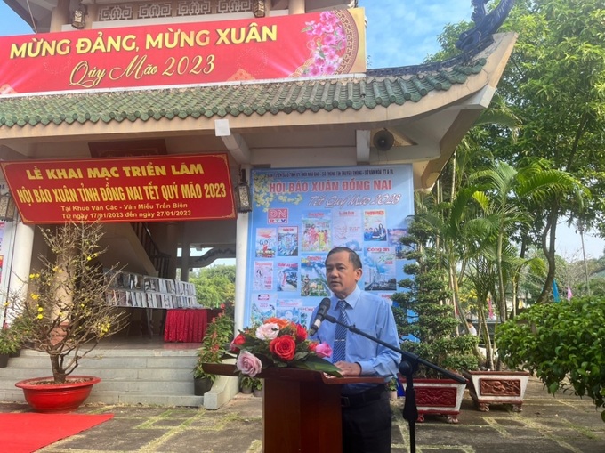 Ông Phạm Tấn Linh, Phó Ban Tuyên giáo Tỉnh uỷ, Trưởng Ban tổ chức phát biểu tại buổi lễ.
