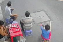 Clip "tai nạn nguy hiểm vì sai lầm phổ biến khi đi xe máy" nổi bật tuần qua