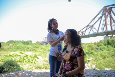 Ngày 20/10 đặc biệt của những phụ nữ cửu vạn, nhặt ve chai ở Hà Nội