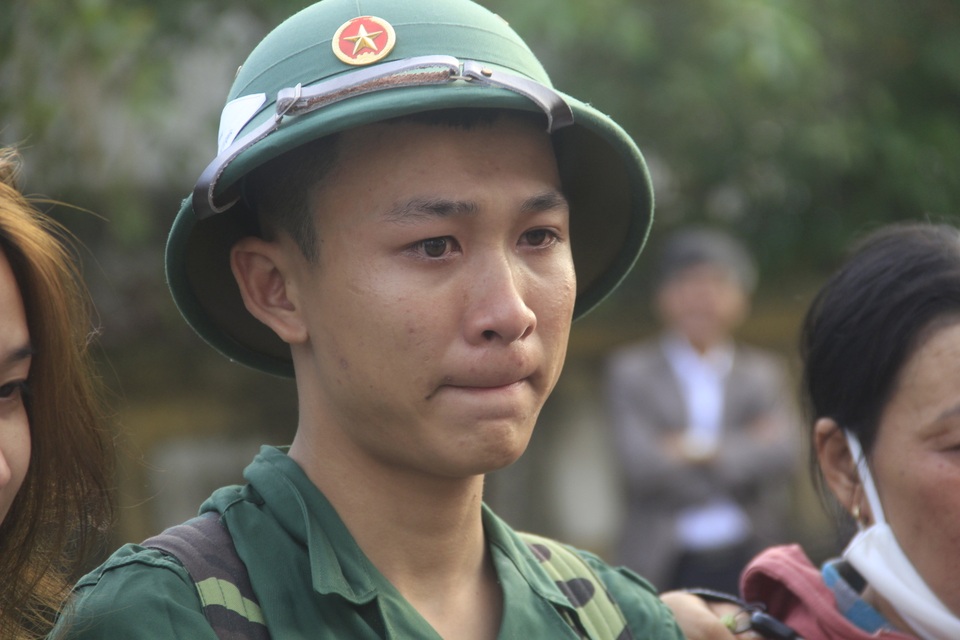 Nước mắt bịn rịn chia tay tân binh trước giờ nhập ngũ - 7 Nước mắt bịn rịn chia tay tân binh trước giờ nhập ngũ - 7