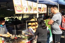 Kỹ sư người Việt bán xôi, nước mía mưu sinh ở Úc