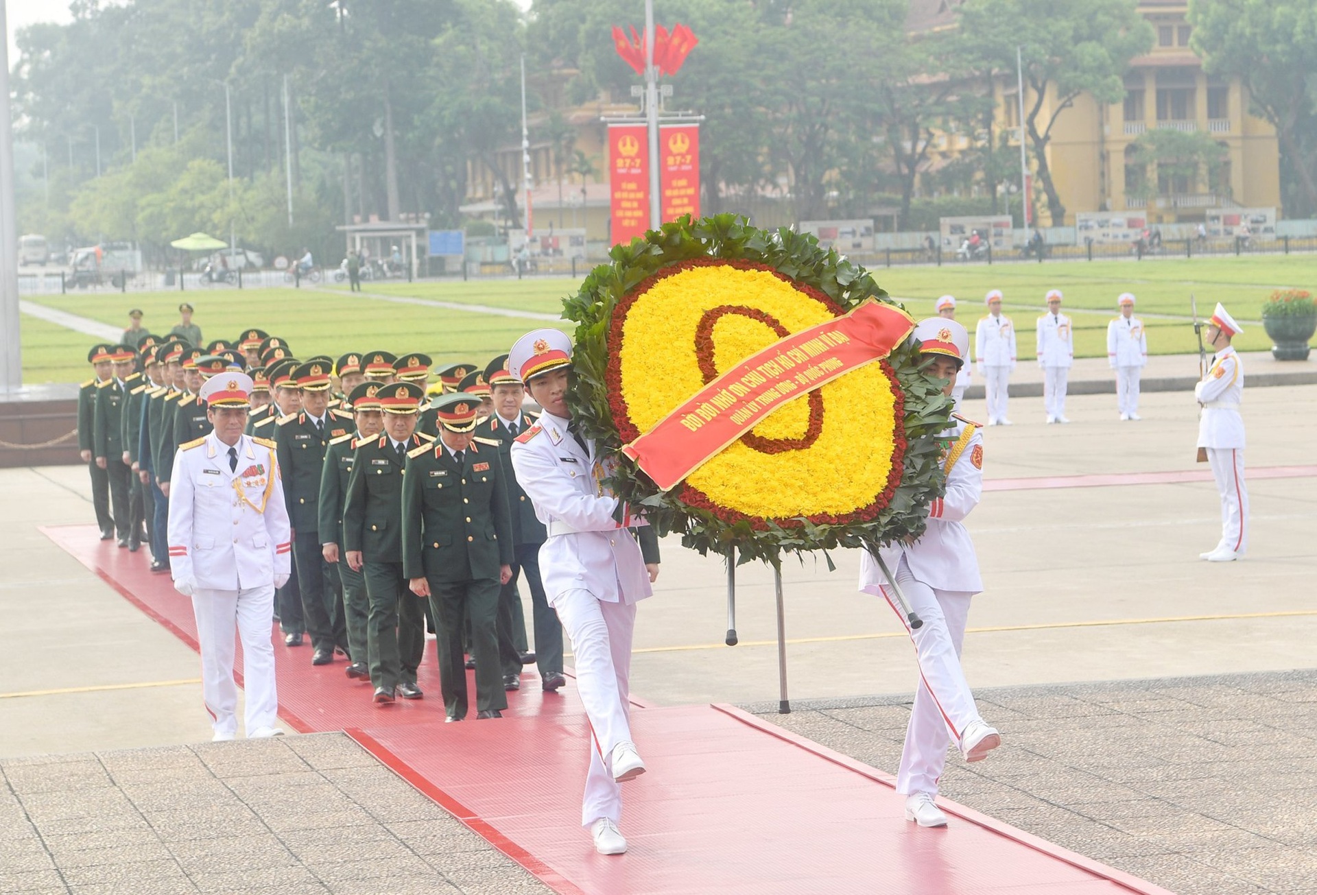 Lãnh đạo Đảng, Nhà nước viếng Chủ tịch Hồ Chí Minh và các Anh hùng liệt sĩ - 3