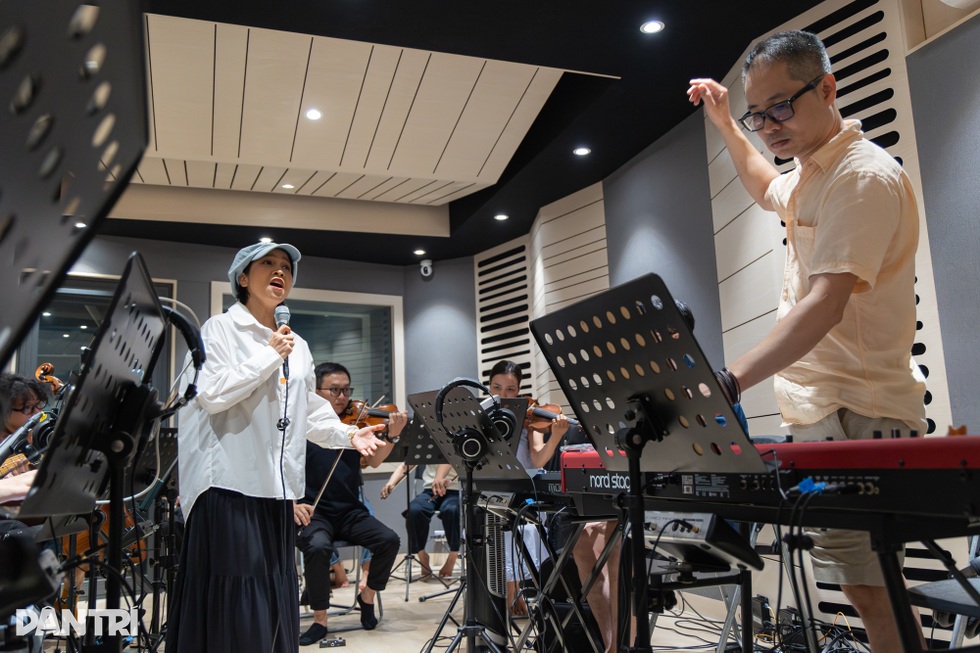 Diva Mỹ Linh tiết lộ bí quyết hôn nhân: “Lý trí quan trọng hơn tình yêu” - 6 Diva Mỹ Linh tiết lộ bí quyết hôn nhân: “Lý trí quan trọng hơn tình yêu” - 6
