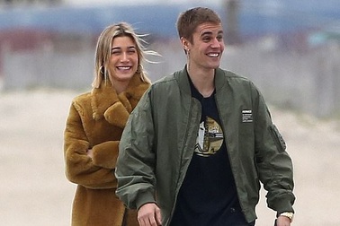Justin Bieber hạnh phúc bên vợ siêu mẫu