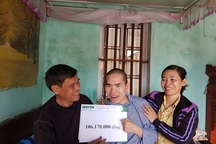 Người mẹ chăm con bị tai nạn nghẹn ngào: Họ là người xa lạ nhưng giúp đỡ tôi như người nhà