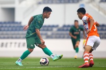 Cầu thủ mắc Covid-19, CLB TPHCM bỏ cúp truyền hình Bình Dương