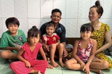 Uống thuốc bỏ thai bất thành, vợ chồng miền Tây cắn răng để 4 con thất học