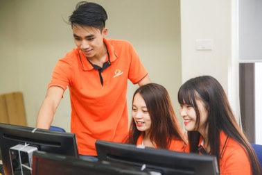 Các group luyện thi giải quyết bài toán nan giải ôn thi tại nhà