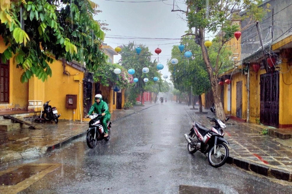 Phố cổ Hội An chằng chống di tích, Quảng Ngãi yêu cầu dân ở nhà tránh bão - 2 Phố cổ Hội An chằng chống di tích, Quảng Ngãi yêu cầu dân ở nhà tránh bão - 2
