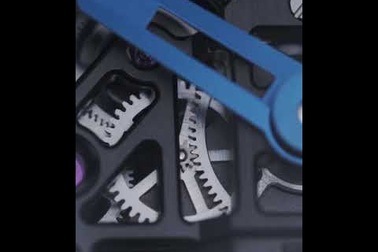 280.000 USD cho một chiếc đồng hồ chứa động cơ Bugatti thu nhỏ