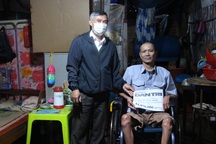 Bạn đọc Dân trí giúp đỡ người đàn ông tật nguyền đón Tết ấm áp