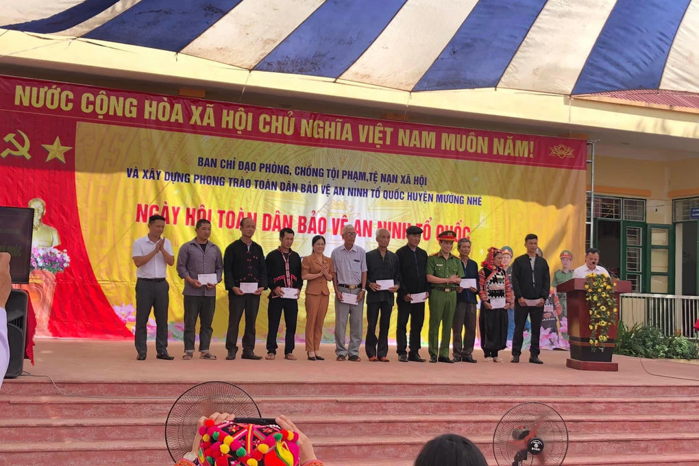 Điện Biên tổ chức ngày hội toàn dân bảo vệ an ninh tổ quốc tại xã biên giới - 2 Điện Biên tổ chức ngày hội toàn dân bảo vệ an ninh tổ quốc tại xã biên giới - 2