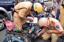 Xử lý hàng trăm xe “cà tàng” trong ngày đầu ra quân