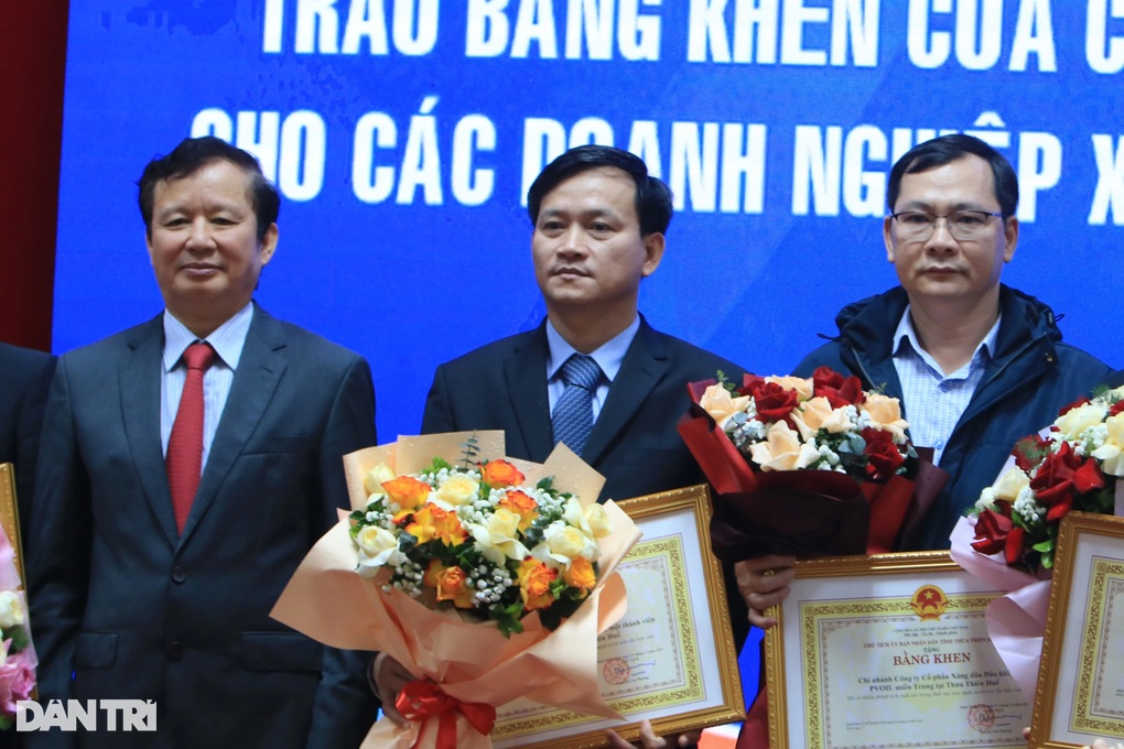 Xổ số kiến thiết Thừa Thiên Huế nhận bằng khen của chủ tịch thành phố - 1 Xổ số kiến thiết Thừa Thiên Huế nhận bằng khen của chủ tịch thành phố - 1