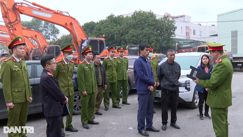 Khám xét khẩn cấp 2 trung tâm đăng kiểm tại Hà Nội, bắt 2 lãnh đạo - 1 Khám xét khẩn cấp 2 trung tâm đăng kiểm tại Hà Nội, bắt 2 lãnh đạo - 1