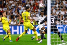 Vinicius lập siêu phẩm, Real Madrid cân bằng điểm số với Barcelona