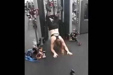 Bật cười với sự cố bất ngờ trong phòng tập gym