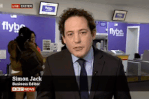 MC chảy máu trong bản tin trực tiếp vì lỡ... cạo râu ngay trước khi lên sóng