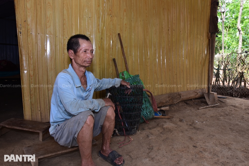 Chồng ung thư qua đời, người vợ gồng gánh bố tâm thần và con nhỏ dại - 2 Chồng ung thư qua đời, người vợ gồng gánh bố tâm thần và con nhỏ dại - 2
