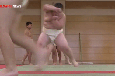 "Choáng" trước chế độ tập luyện và ăn uống của sumo nhí 10 tuổi nặng 85 kg